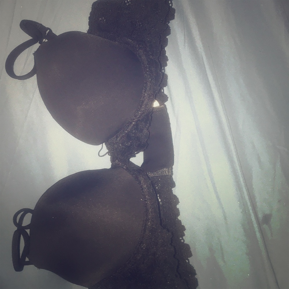 A nice black lace bra size 32 B never worn before